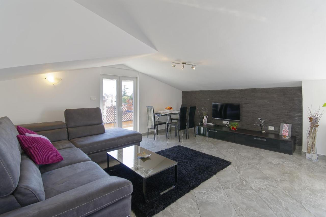Apartments Goran By Rent Istria อูมัค ภายนอก รูปภาพ