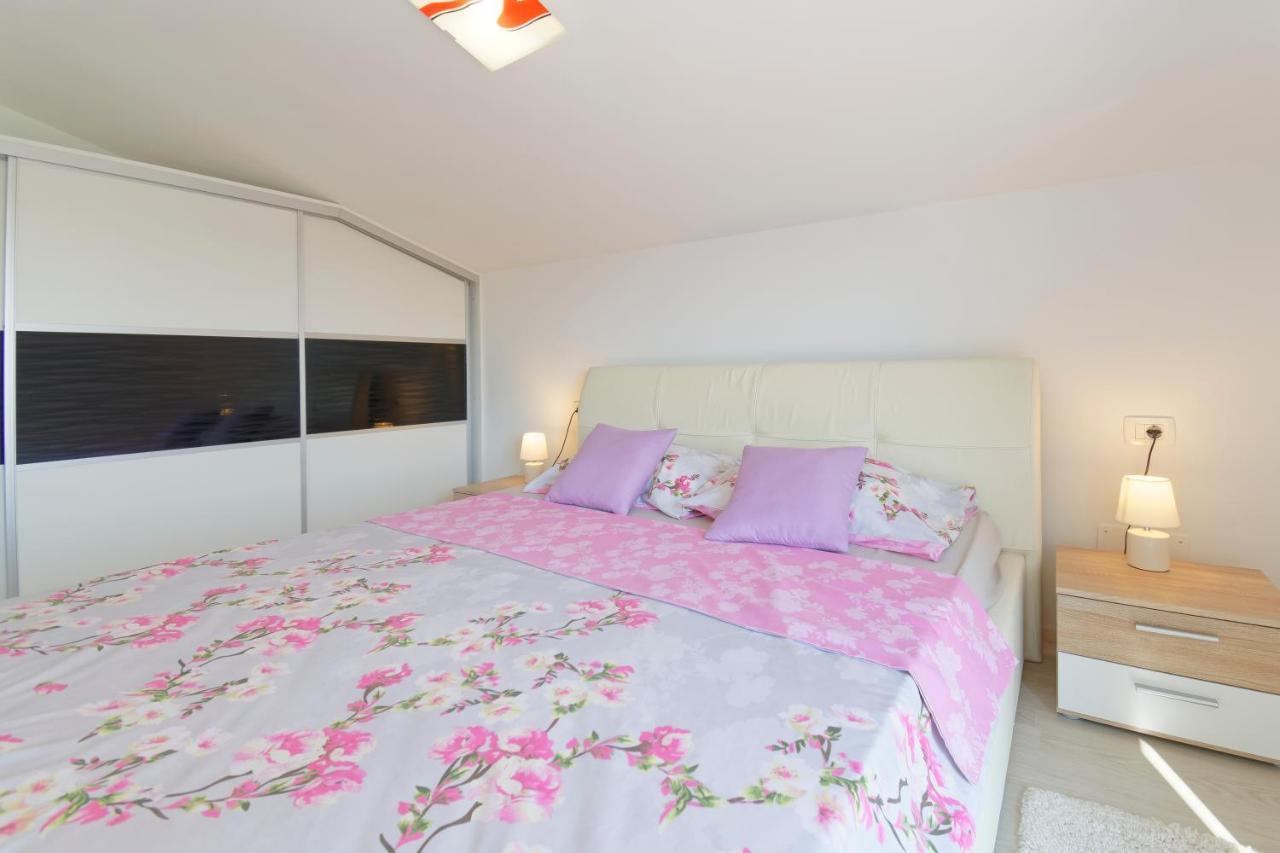 Apartments Goran By Rent Istria อูมัค ภายนอก รูปภาพ