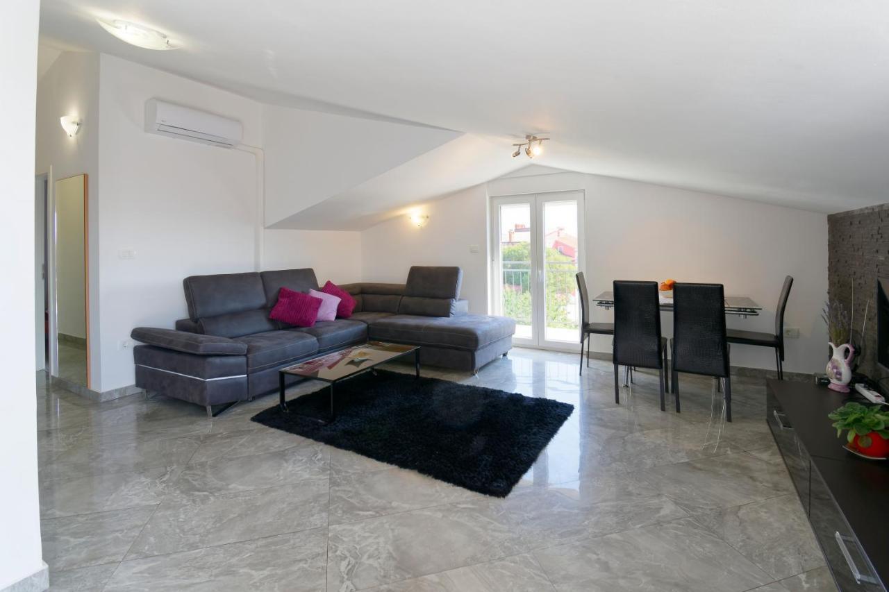 Apartments Goran By Rent Istria อูมัค ภายนอก รูปภาพ