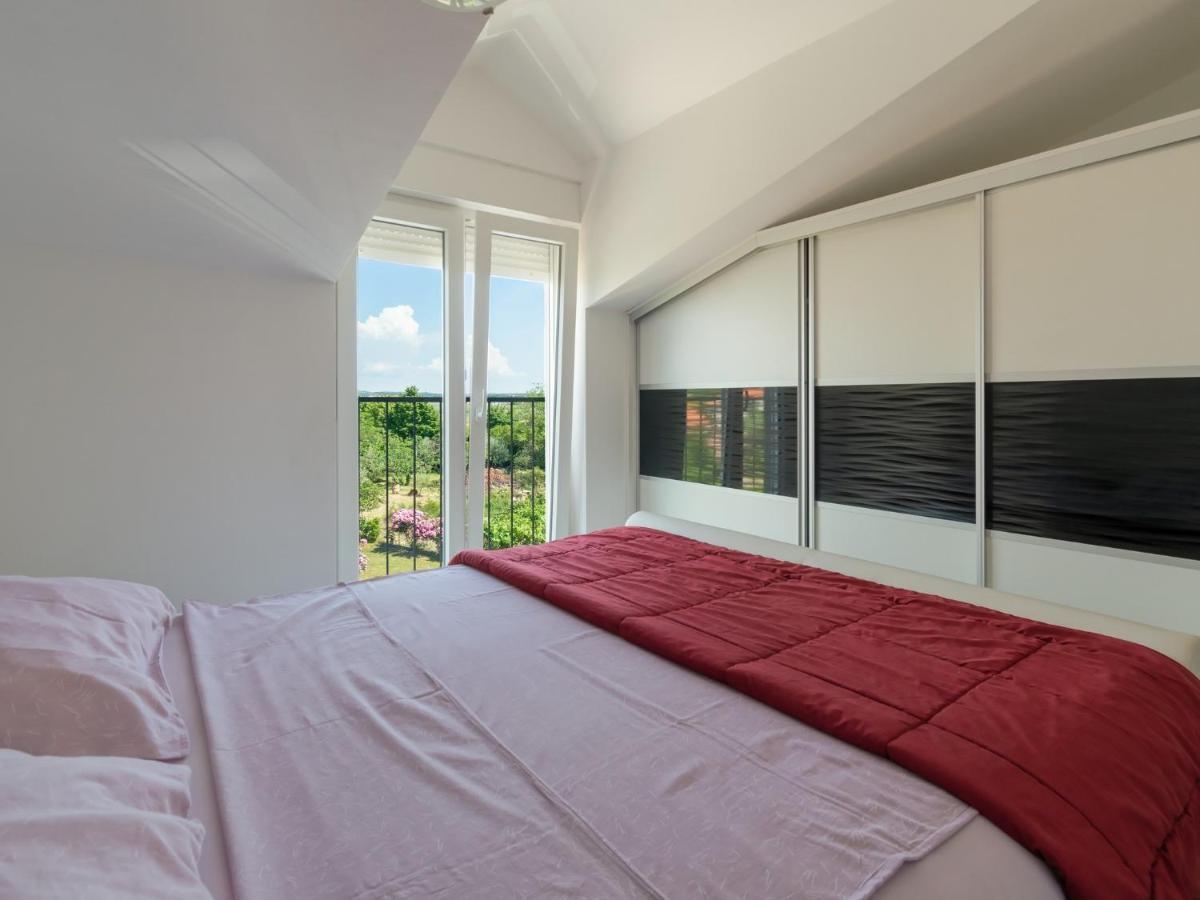 Apartments Goran By Rent Istria อูมัค ภายนอก รูปภาพ